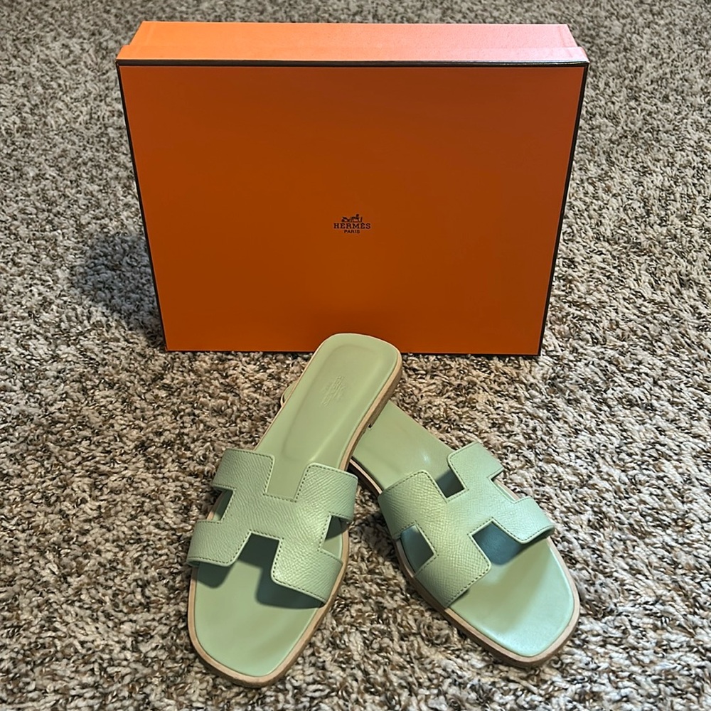 Beautiful vert jade Hermes Oran sandals, size 40.5. Only worn 2-3 times.